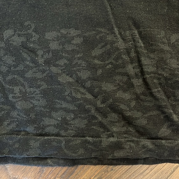 black long sleeve tee - Picture 2 of 8